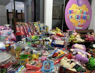 Sicredi repassa mais de 350 brinquedos para o Projeto Piá